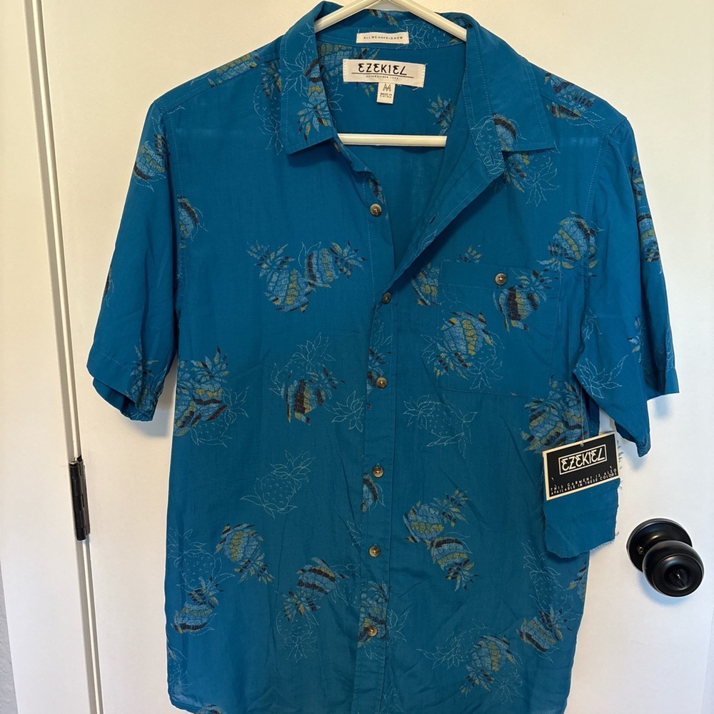 Ezekiel Men’s Tropical Pineapple Button-Up Shirt NWT Size M